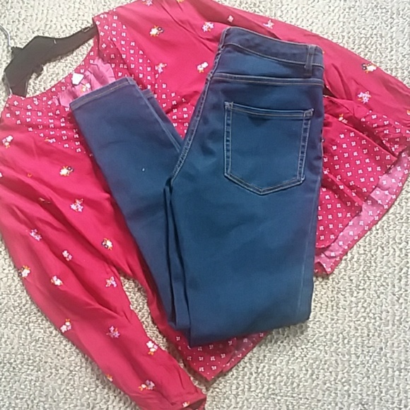 SUPER COMFORTABLE SKINNY BLUE JEANS🍁 - Picture 6 of 7